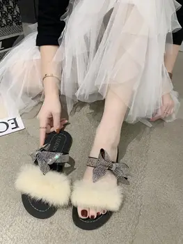 Vasaros 2020 m. naujas stiliaus pliušinis šlepetės moterims dėvėti plokščiadugnis lankas sandalai ir šlepetės mados laukinių atsitiktinis šlepetės banga Z920