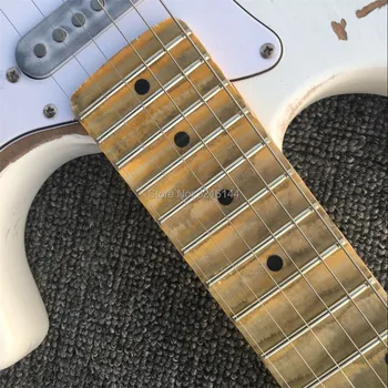 Relikvijos antikvariniai baltos spalvos elektrinė gitara, groove fingerboard, alksnis kūno, rankų darbo, nekilnojamojo nuotraukas, ar senas elektrinė gitara