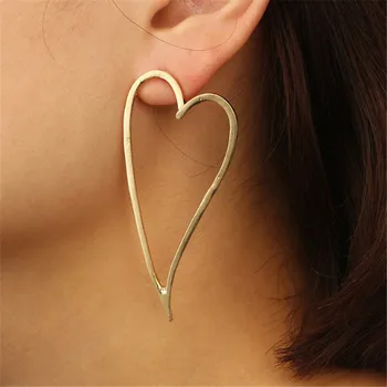 Naujas atvykimo aukso spalvos širdies stud auskarai moterims perdėti paprasta stud auskarai moterų mados, papuošalai, dovanos, didmeninė