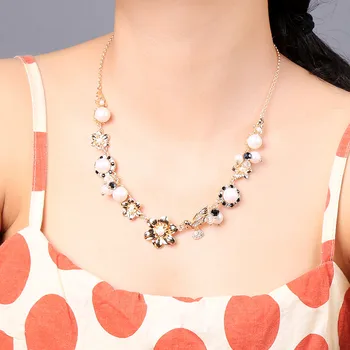 XQ moteris karoliai šviesą gėlės baltos perlų imitacija Korėja išskirtinį clavicle grandinės 2019 naujų aksesuarų, bižuterijos
