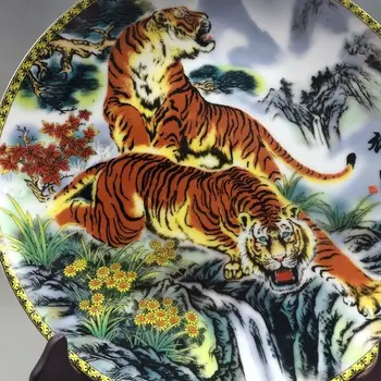 Kinijos famille rose porceliano rankomis dažyti du tigrai-plokštės (qianlong ženklas) namų puošybai patiekalas plokštė