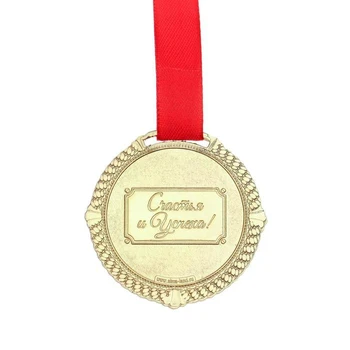 Medalis ant juodo aksomo pagrindo 