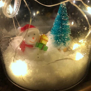 Kalėdų Žiburiai Sniego Peizažas Naktį Žibintai Sniego, Kalėdų Medžio Sniego Gniūžtės Festivalis Namų Puošybai Stiklo Butelis